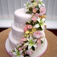 wed_floral_cascade1__640x480_.jpg